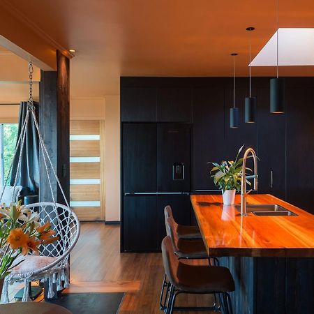 Tosswill Road - Bay Vista Apartment Nelson Bagian luar foto